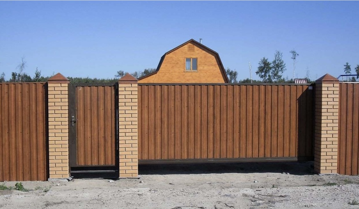 паркан під дерево з металу